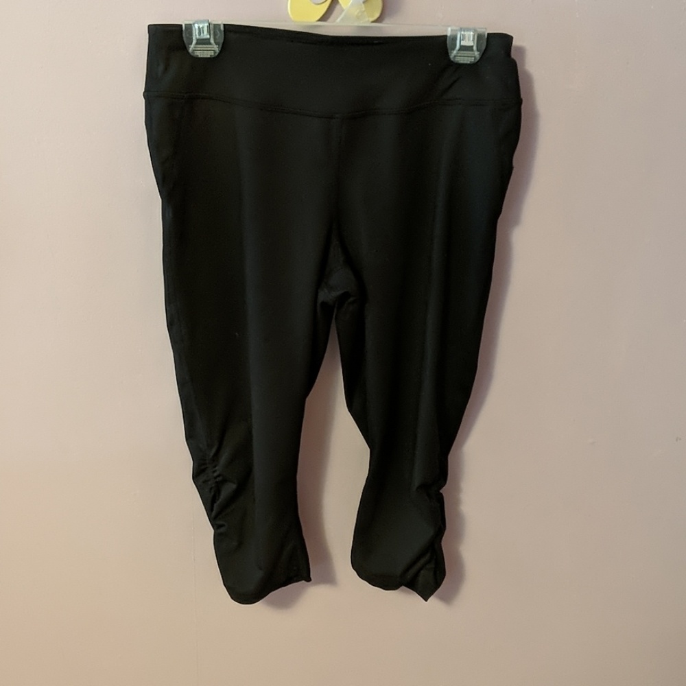 Black capri leggings